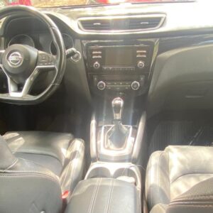 Nissan Qashqai toute option essence modèle août 2018, 32000Km prix de ventre 2 650 000FDJ