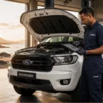 Révision voiture à Djibouti — technicien ACRIES inspectant un Ford Ranger dans l'atelier officiel d'ACRIES Djibouti