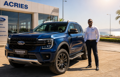 Concessionnaire Ford à Djibouti — Ford Ranger bleu devant le showroom ACRIES avec vue sur le Golfe de Tadjourah