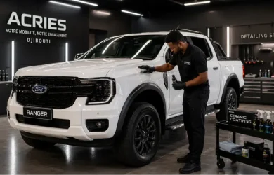 Auto detailing à Djibouti — technicien ACRIES appliquant un coating céramique sur un Ford Ranger, protection carrosserie professionnelle depuis 1946